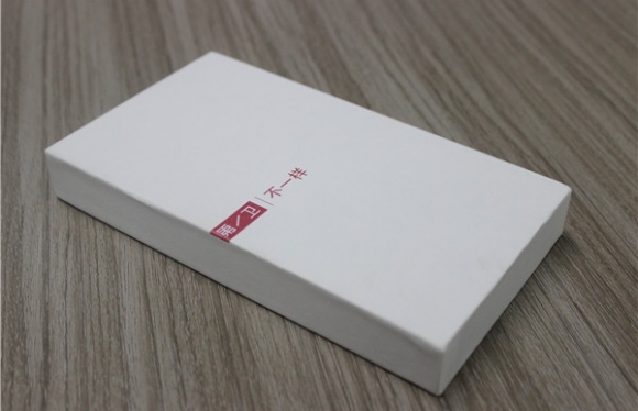 白牛皮紙打造華為MATE7手機(jī)牛皮紙包裝解析
